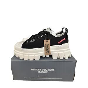 Palladium Revolt LO TX Black/Marshmallow Women's 8.5 Platform Boots NEW IN BOX